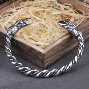 Wikinger Armreif Huginn Muninn mit verpackter Wikinger Holz-Geschenkbox