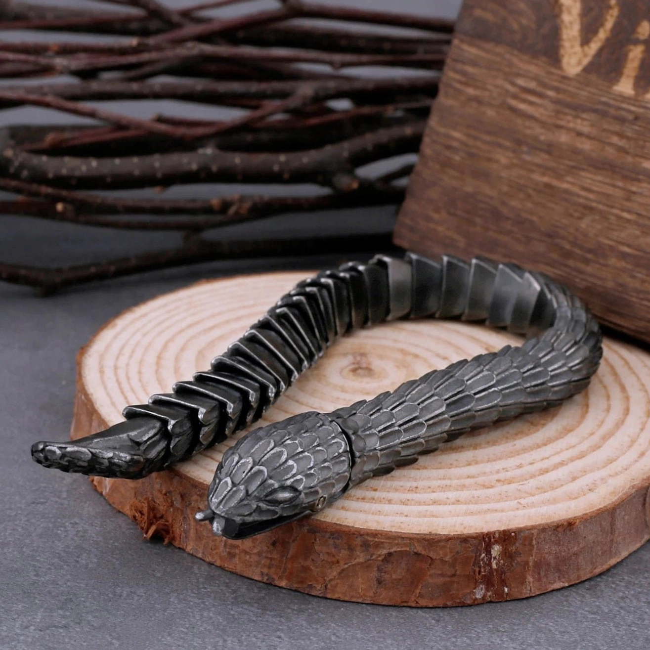Wikinger Armreif Jörmungandr als Accessoire für Männer und Frauen mit nordischem Style