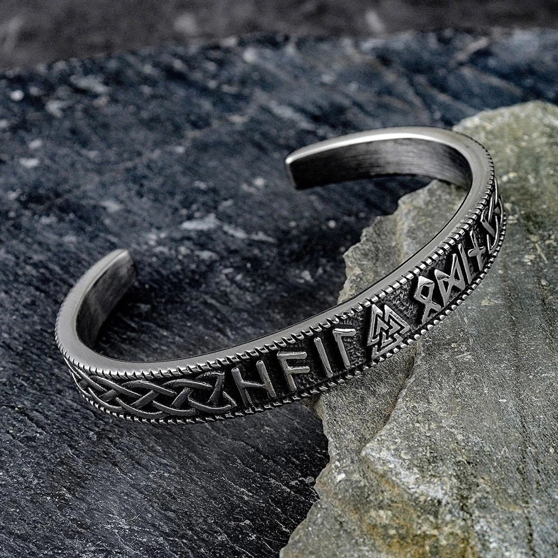 Wikinger Armreif mit Valknut und Runen aus 316L Edelstahl, klassische Stahl Variante