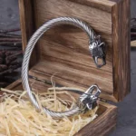 Wikinger Armreif mit Wolfsköpfen aus Edelstahl, verstellbar