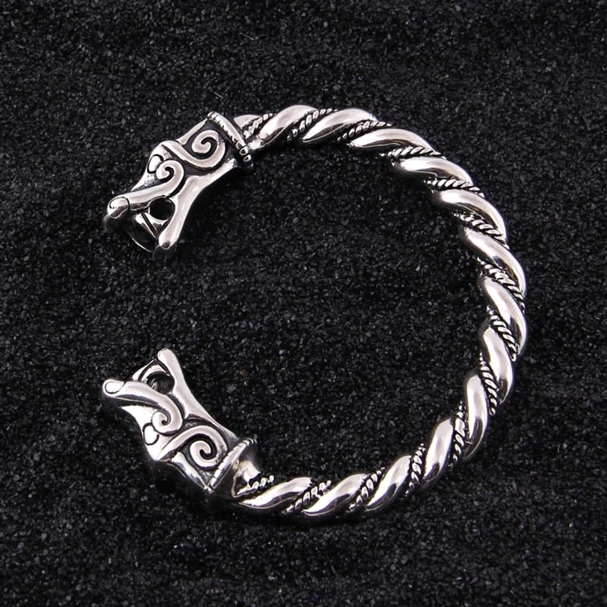Wikinger Armreif aus Sterlingsilber mit nordischem Drachen, Detailansicht der Drachenköpfe