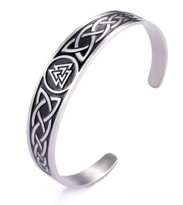 Wikinger Armreif mit Valknut Symbol Nahaufnahme der Verarbeitung