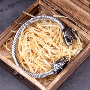 Wikinger Armreif mit Wolf Motiv, Detailansicht des Spiralmusters