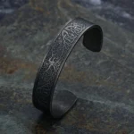 Wikinger Armreif mit Yggdrasil Weltbaum und keltischen Knoten aus Edelstahl