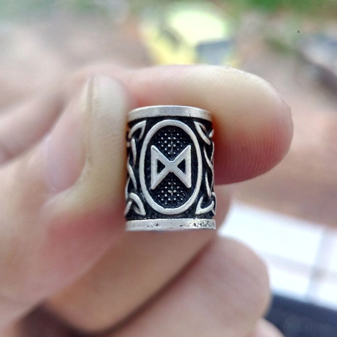 Wikinger Bartperle mit Berkano Rune, Symbol für Geburt und Wachstum