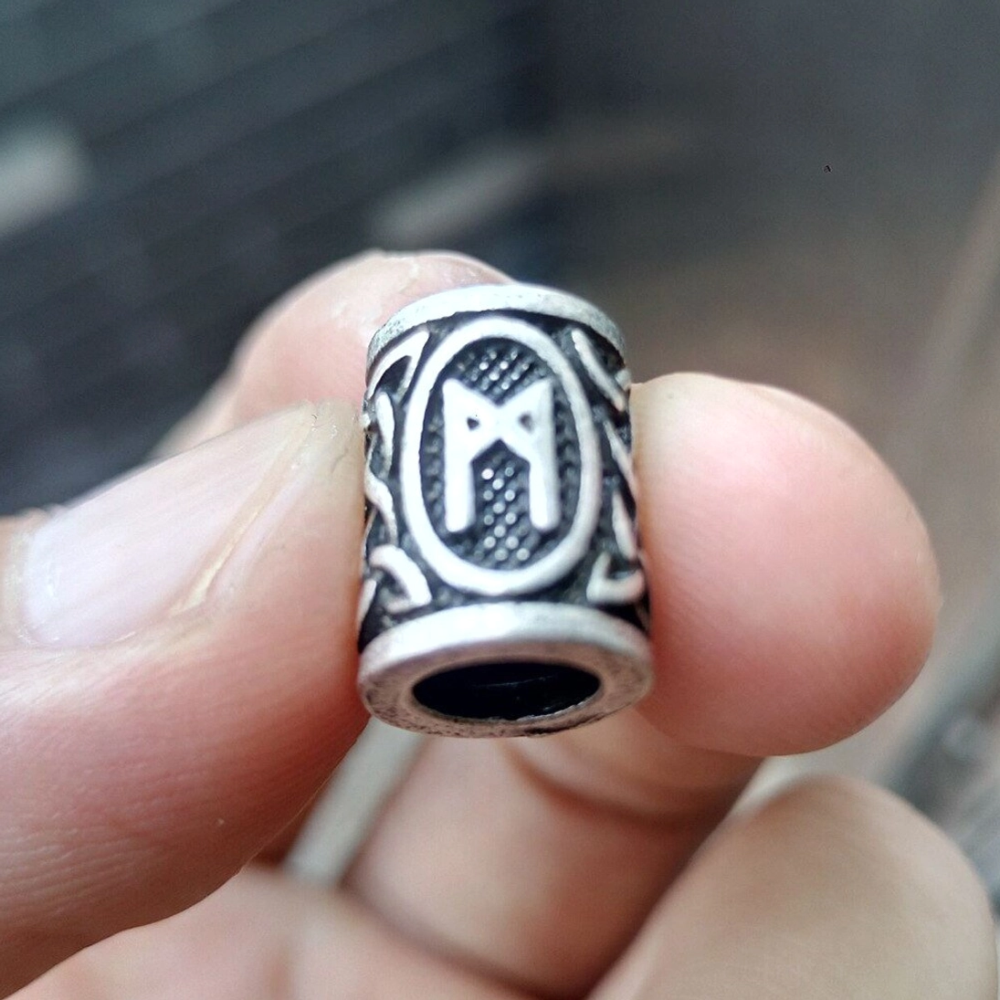 Wikinger Bartperle mit Mannaz Rune, Symbol für Menschlichkeit und Selbstkenntnis