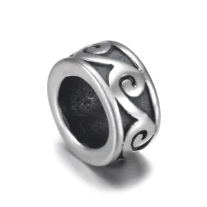 Nahaufnahme Wikinger Bartperle mit Njord Wellen Design aus Edelstahl - Authentischer Wikinger Bartschmuck