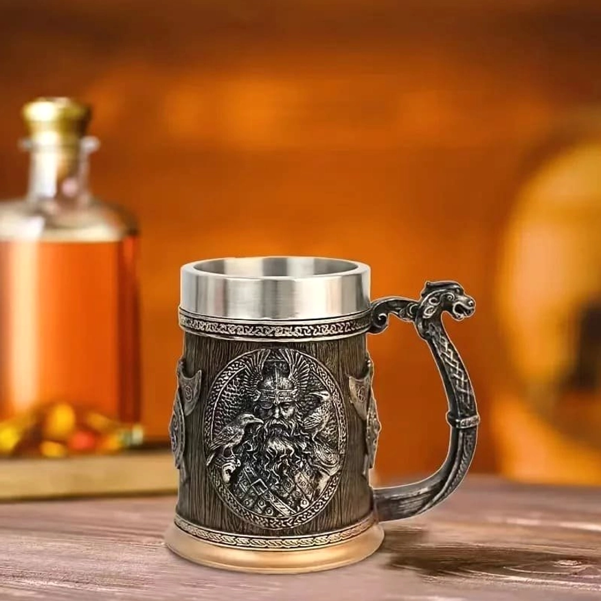 Wikinger Bierbecher Odin von der Seite, Drachen Henkel Detail