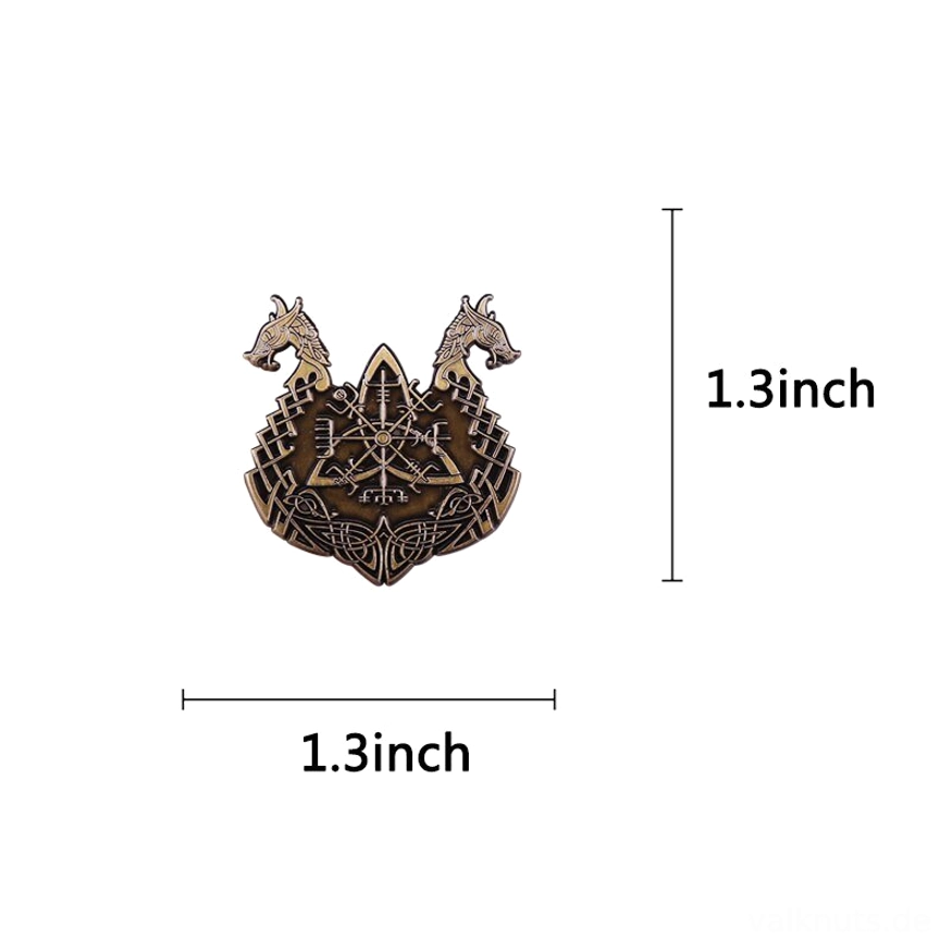 Wikinger Brosche aus antikem Metall auf dunklem Hintergrund, Gesamtansicht Design