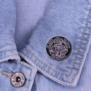 Wikinger Brosche In Odin We Trust, Detailansicht des Odin Reliefs