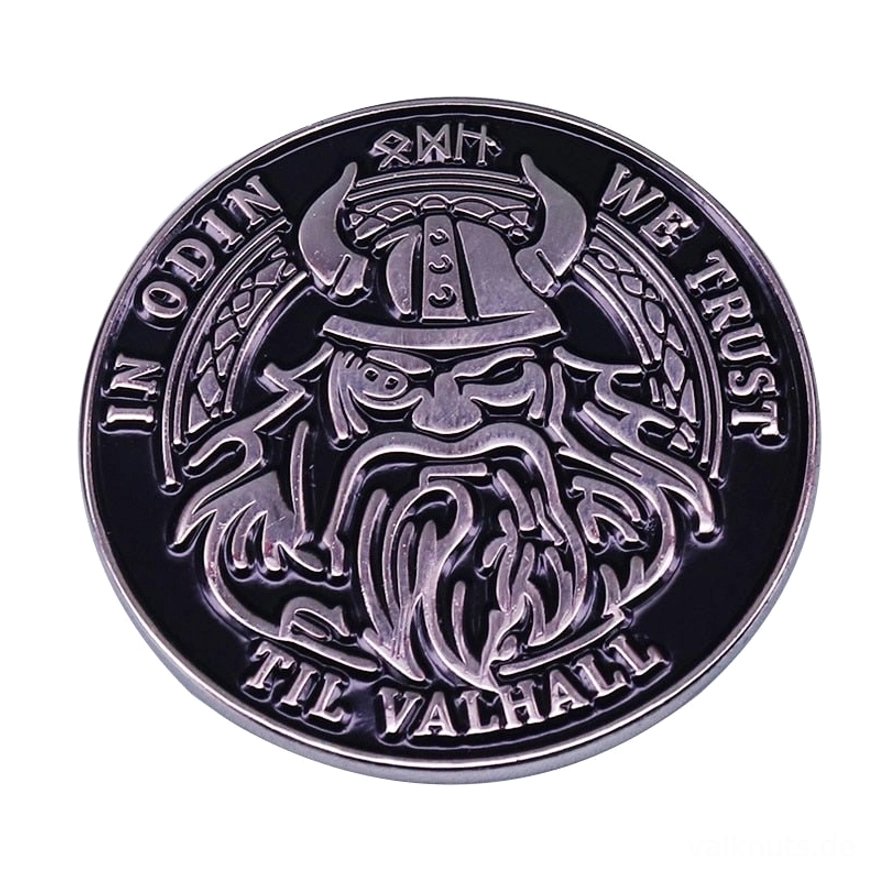 Wikinger Brosche In Odin We Trust, Vorderansicht mit Odin Motiv und Runen