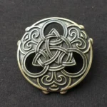 Wikinger Brosche Triquetra rundes keltisches Knoten Schmuck als Kragenabzeichen