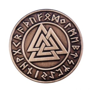 Wikinger Brosche mit zentralem Valknut Symbol und umlaufenden Runen, altbronze