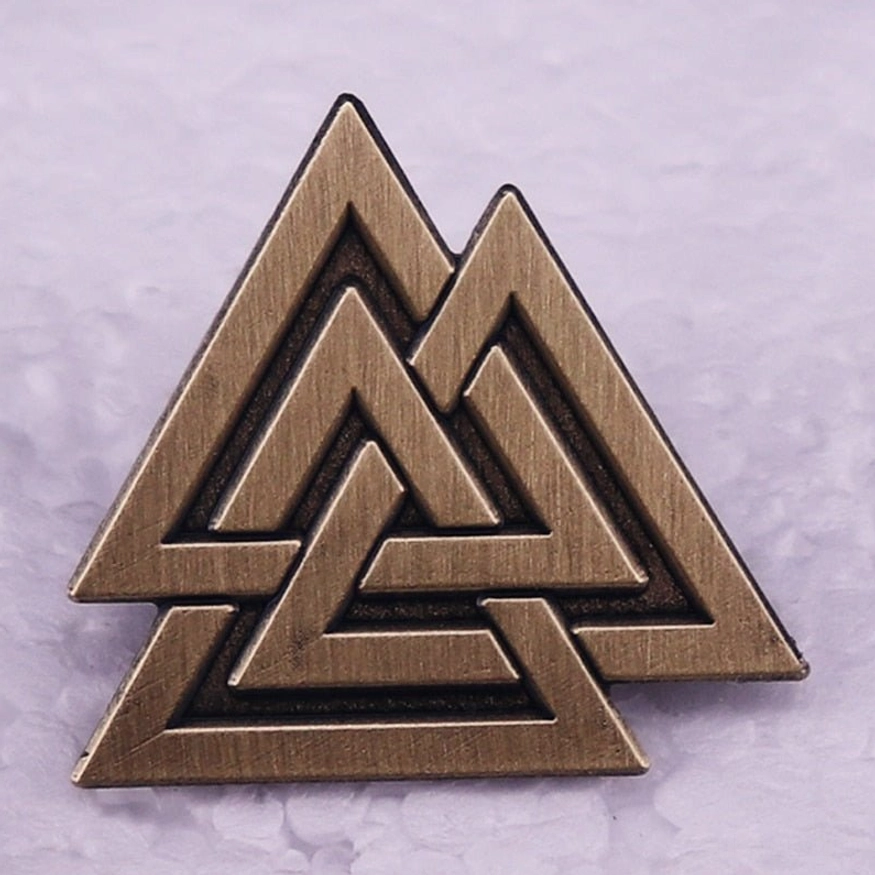 Wikinger Brosche mit Valknut Symbol von vorne in antiker Bronze Optik