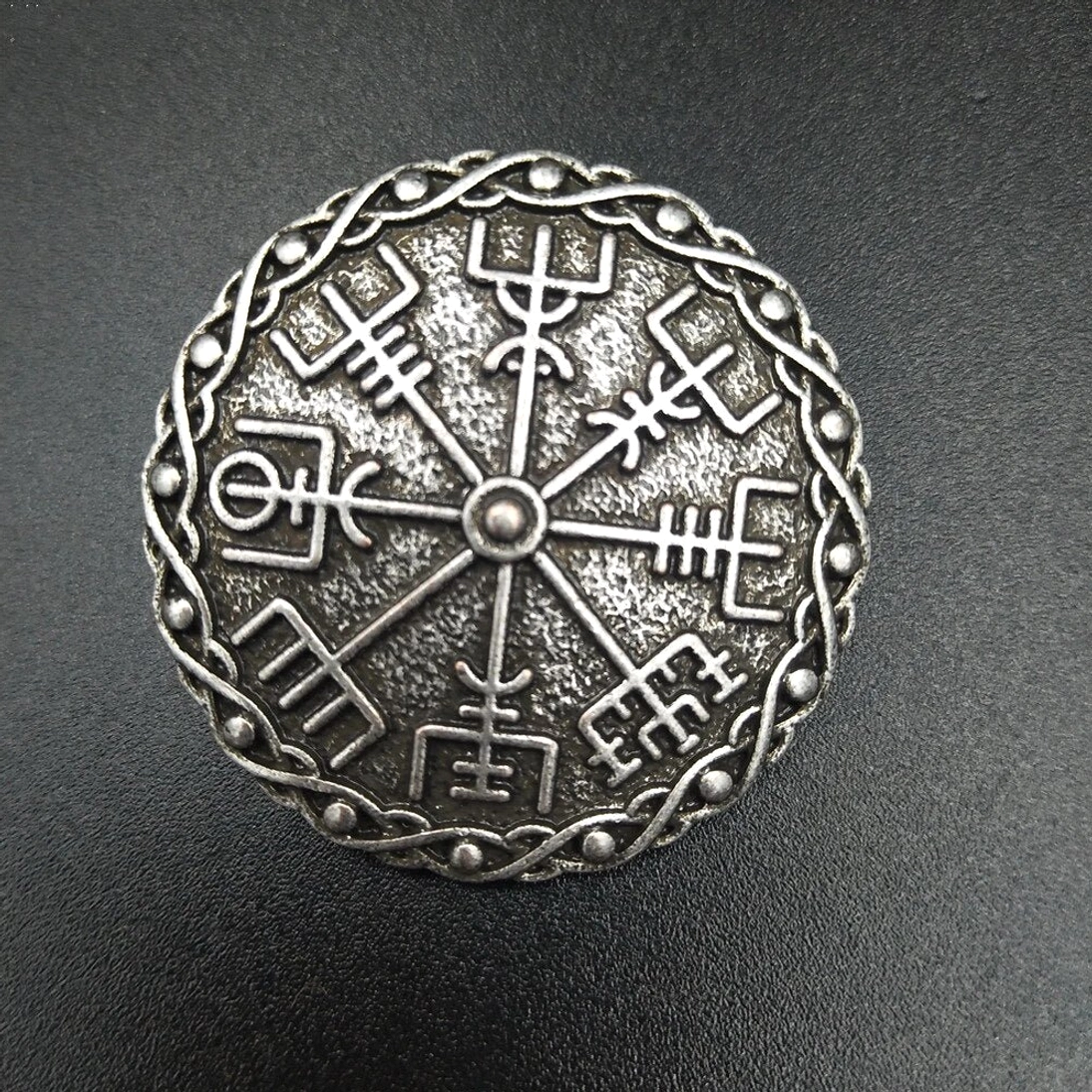 Wikinger Brosche Vegvisir mit Nordischer Kompass Rune aus Edelstahl