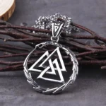 Wikinger kette mit valknut und drachenkreis von vorne