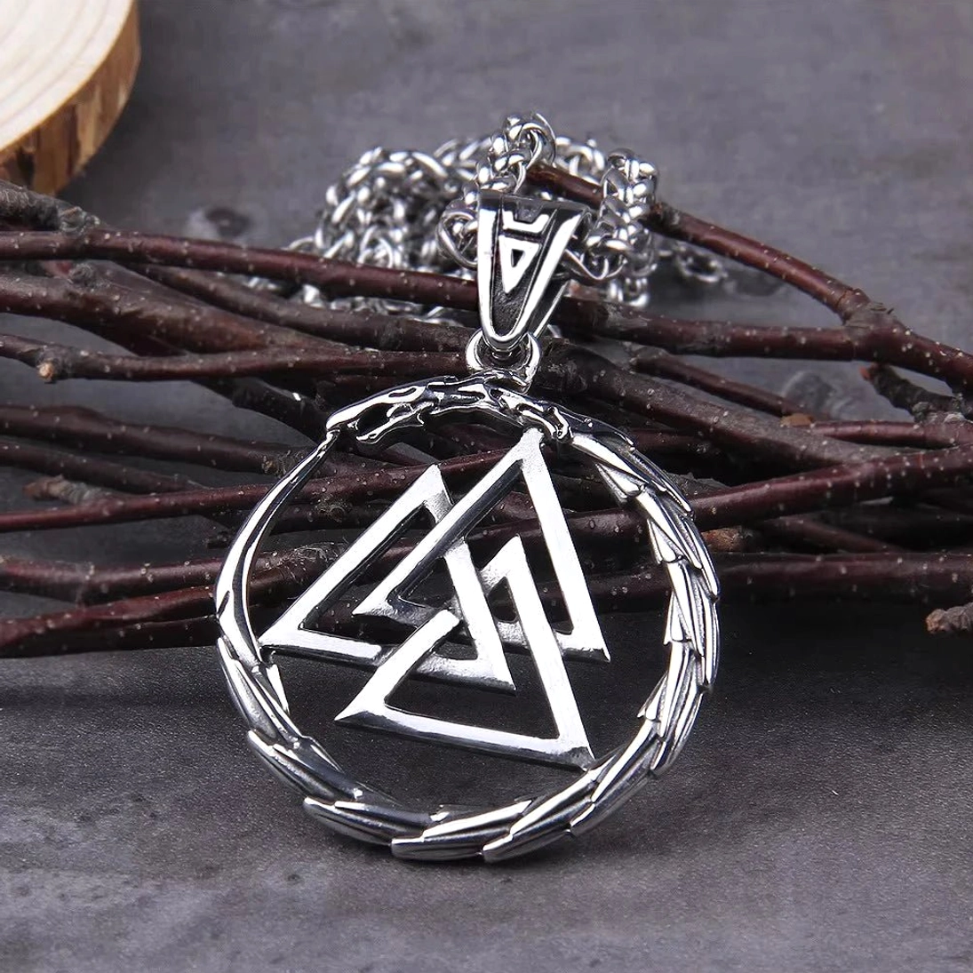Wikinger kette mit valknut und drachenkreis von vorne