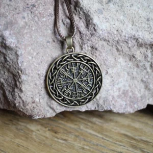 Wikinger Halskette Vegvisir mit keltischem Knoten Detailansicht