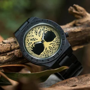 Wikinger Holzuhr mit handgraviertem Yggdrasil Weltenbaum aus natürlichem Ebenholz