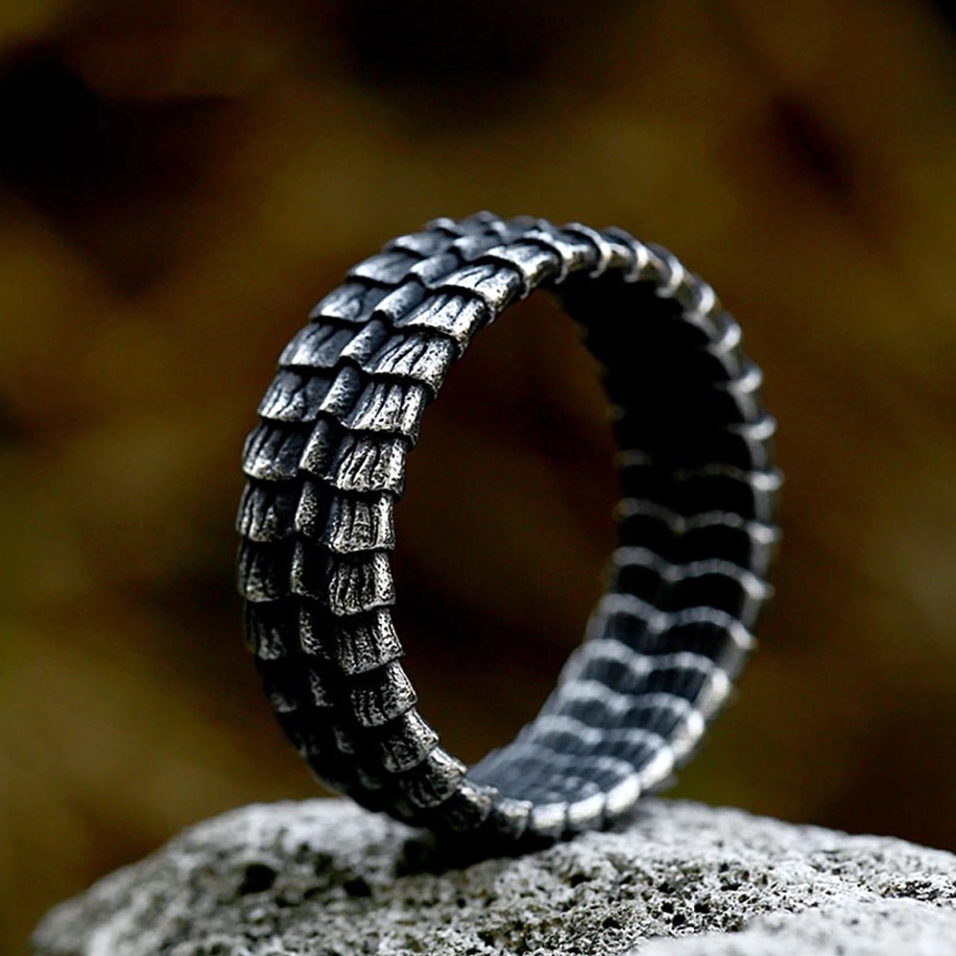 Seitenansicht des Wikinger Jormungandr Dragon Scale Ring