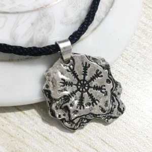 Handgefertigte Wikinger Halskette mit antik patiniertem Aegishjalmur Symbol