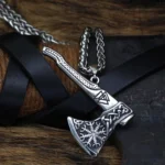 Wikinger kette mit axt anhaenger und nordischen symbolen aus edelstahl