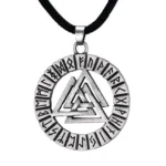 wikinger kette mit valknut anhaenger und nordischen runen antik silber edelstahl