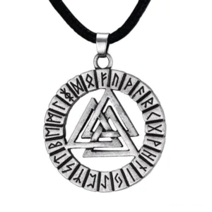 wikinger kette mit valknut anhaenger und nordischen runen antik silber edelstahl