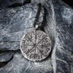 Wikinger Kette mit Vegvisir Anhänger, antik finish Runenkompass aus Edelstahl