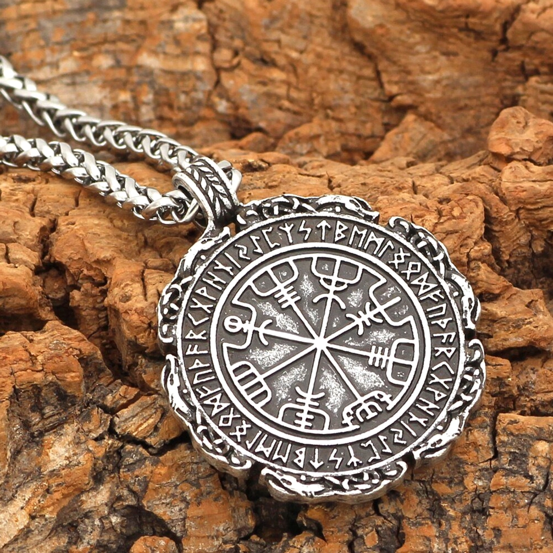 Vegvisir Wikinger Kette in original Wikinger Lederverpackung