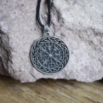 Wikinger Kette Vegvisir mit Knoten - Nordischer Kompass Anhänger