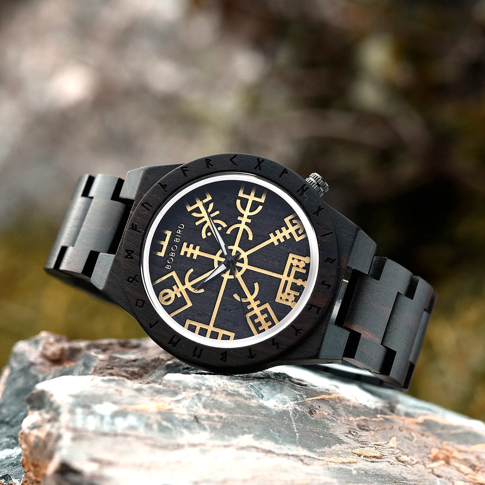 Wikinger Kollektion Handgravierte Holzuhr mit Vegvisir von BOBO BIRD