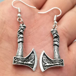 Wikinger Ohrringe Axt in Antik Bronze, Nahaufnahme des Designs
