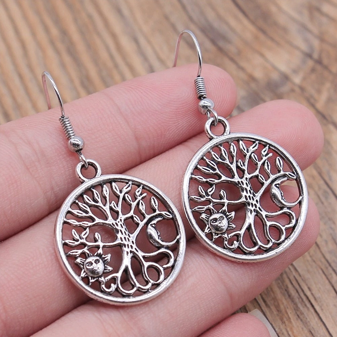 Wikinger Ohrringe Yggdrasil mit Sonne und Mond Symbolik