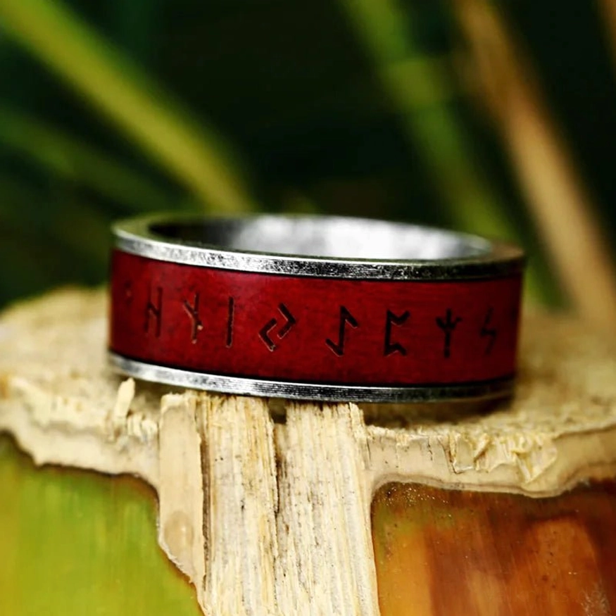 Wikinger Ring aus 316L Edelstahl mit roter Einlage und gravierten Runen