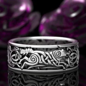 Nahaufnahme Wikinger Ring Fenrir Knot mit keltischem Knoten Motiv