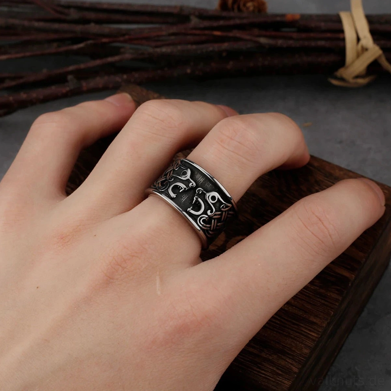 Seitenansicht Wikinger Ring Geri & Freki Wikingerschmuck
