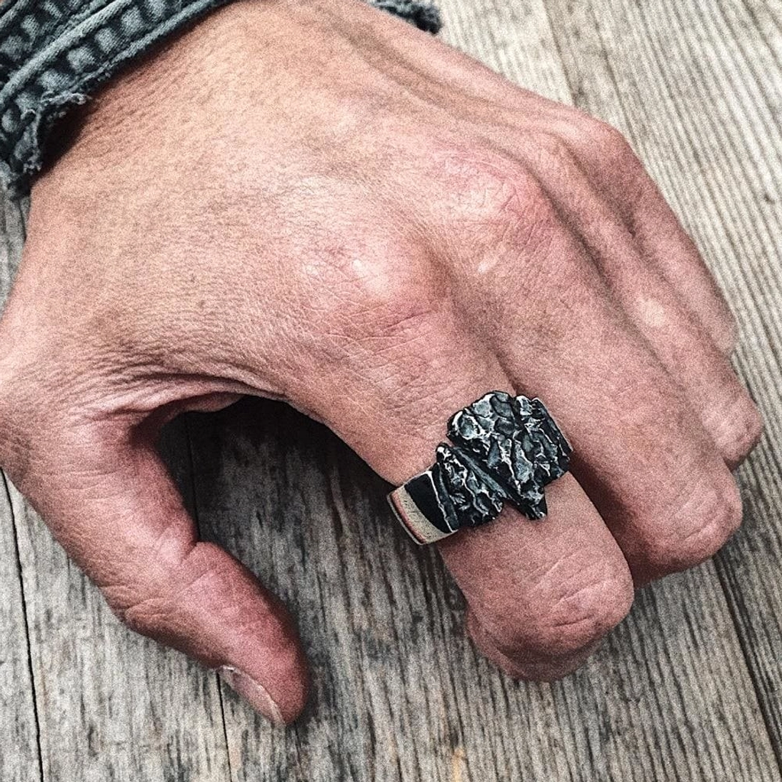 Wikinger Ring Odins Speer Gungnir als traditionelles heidnisches Pagans Schmuckstück