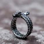 Wikinger Ring Jormungandr - gewundene Midgardschlange Detailansicht