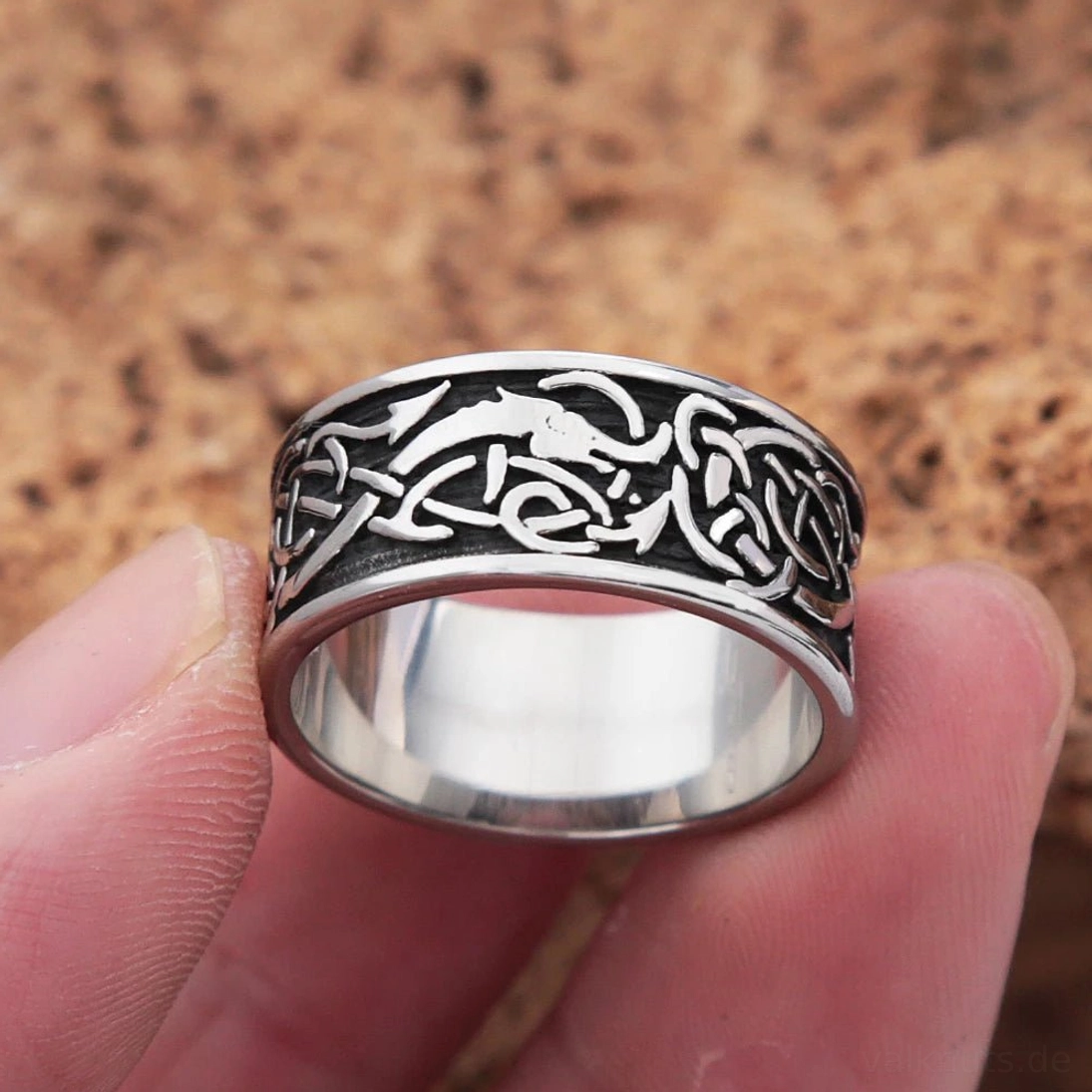 Wikinger Jormungandr Ring Detailansicht mit keltischem Knoten Motiv