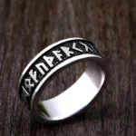 Wikinger Ring aus Edelstahl mit vollständiger Runen-Gravur, klassisches nordisches Amulett
