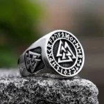 Wikinger Ring aus Sterlingsilber mit handgraviertem Valknut Symbol und Runenkreis, Wikinger Amulett