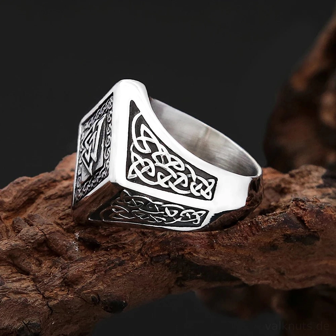 Wikinger Ring von oben mit deutlichem Valknut Symbol