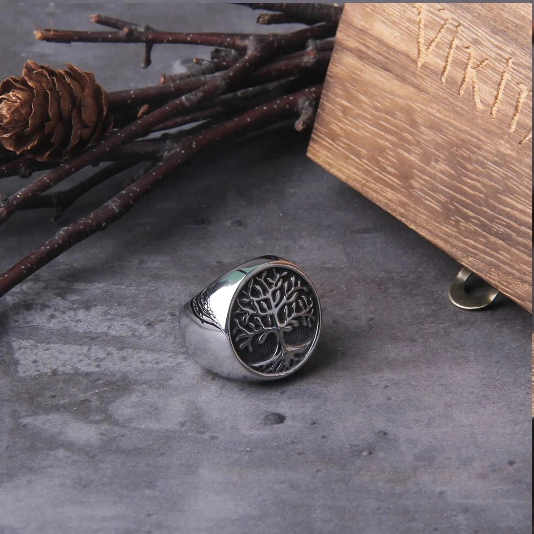 Wikinger Ring Yggdrasil in schwarzem Geschenk Schmuckbeutel