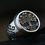 Handgefertigter Wikinger Ring Yggdrasil mit Lebensbaum Motiv und nordischen Knotenmustern