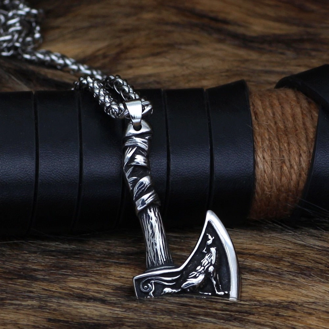 Wikinger Wolf Kette mit Axt Anhänger und Wolf Rabe Gravur aus Edelstahl