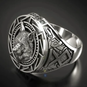 Detailansicht des Wikinger Wolf Totem Ring mit feinen Schnitzereien