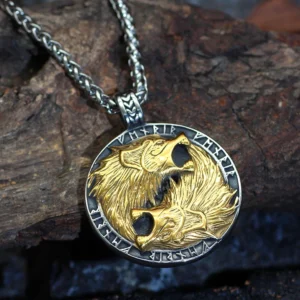 Anhänger Detail der Wolf Kette Fenrir Wölfe und Runen Wikinger Schmuck