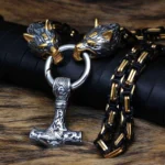 Wolf Kette Wikinger Thors Hammer mit Gold-Schwarz Koenigskette und zwei Fenrir Wolf Köpfen