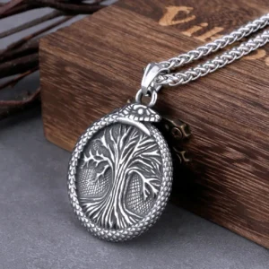 Yggdrasil Kette mit Jörmungandr Kreis Wikinger Halskette Nahaufnahme